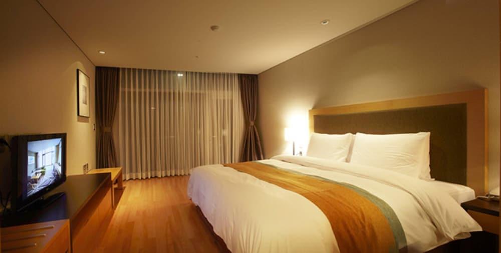 Hidden Bay Hotel Yeosu Esterno foto
