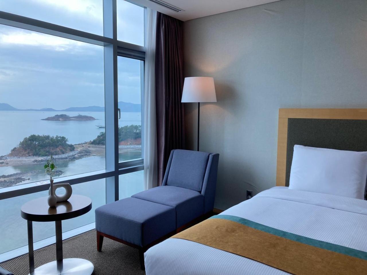 Hidden Bay Hotel Yeosu Esterno foto