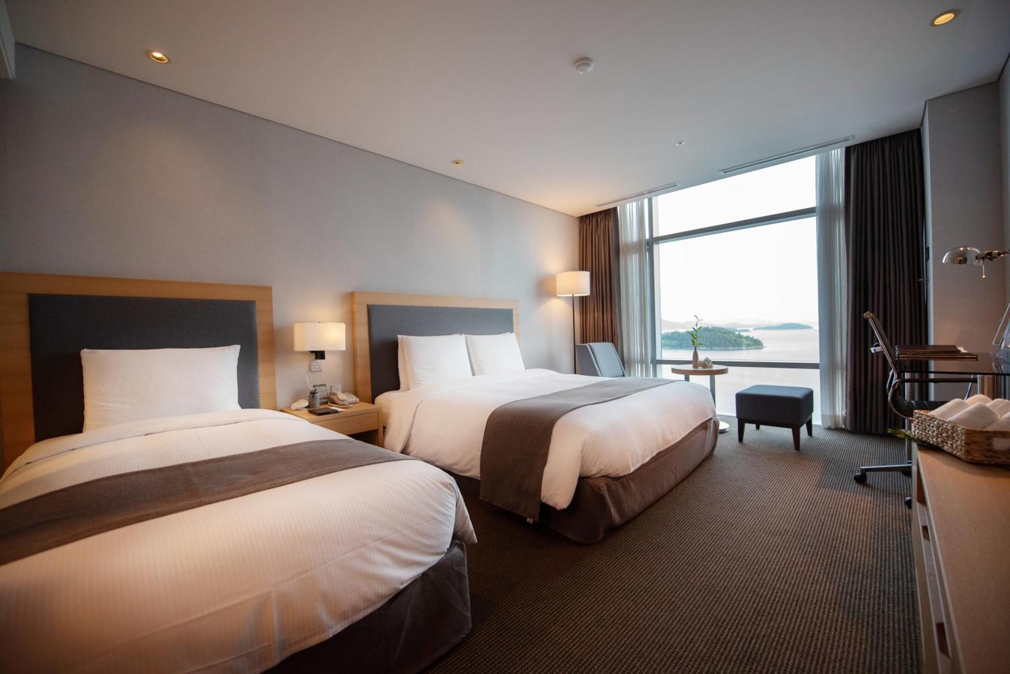 Hidden Bay Hotel Yeosu Esterno foto