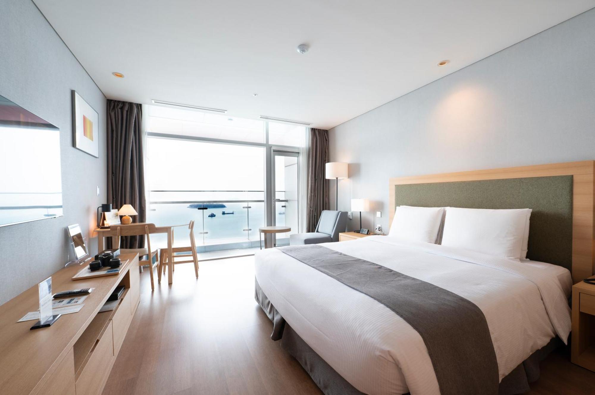 Hidden Bay Hotel Yeosu Esterno foto