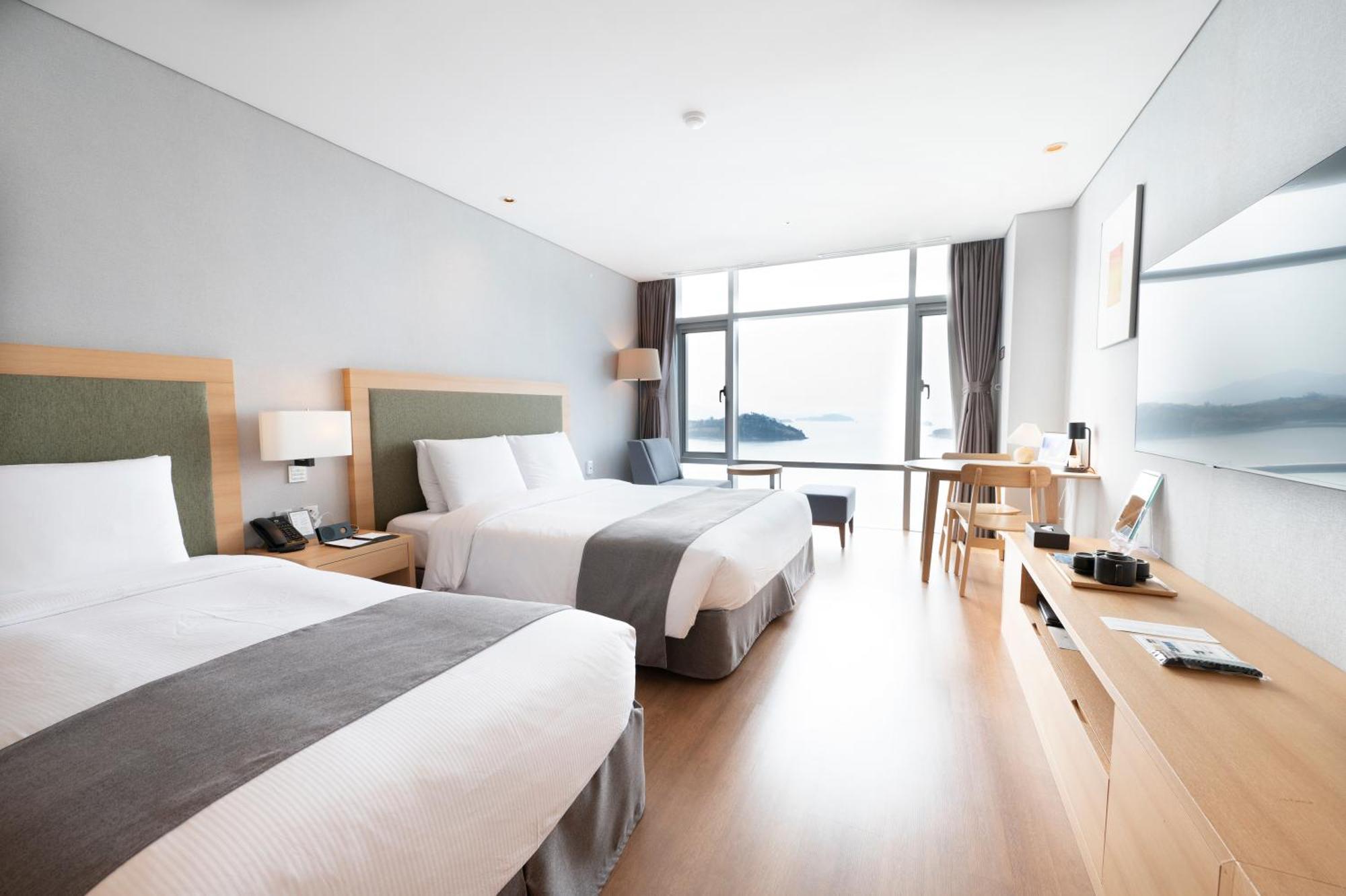 Hidden Bay Hotel Yeosu Esterno foto